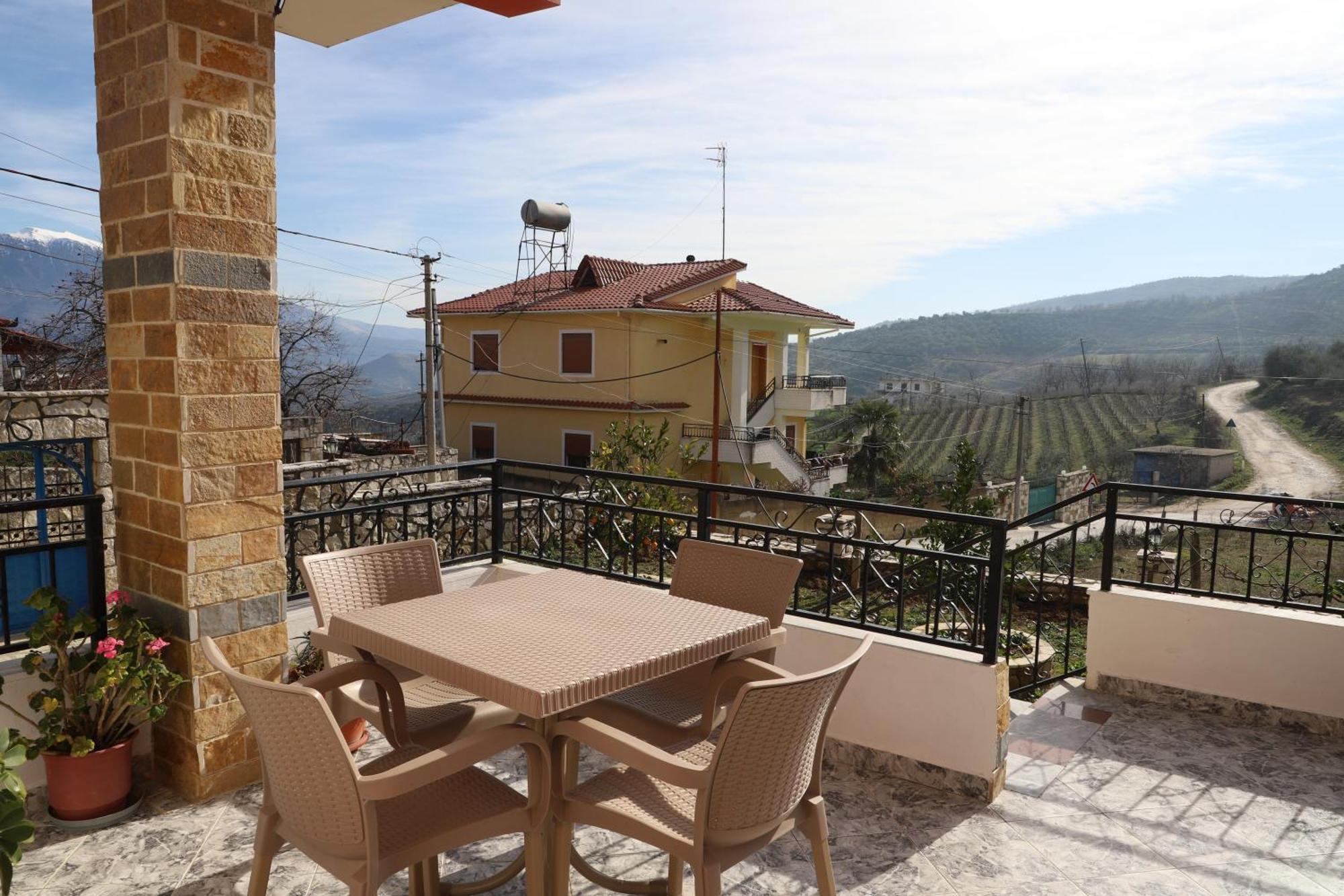 Villa Xherimeja Family Oasis Berat Quarto foto